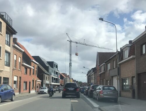 Materiaal aan een kraan na de Werkuren